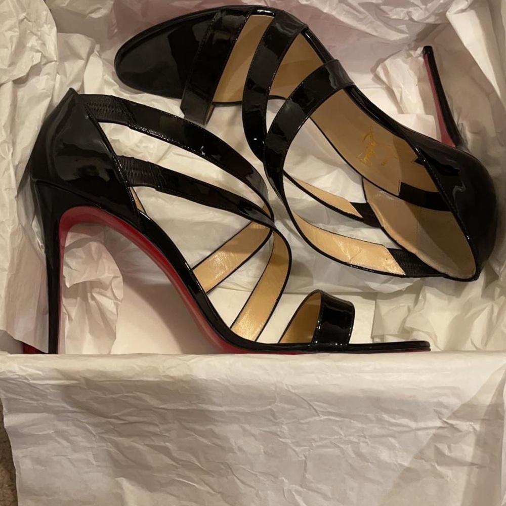 Black patent louboutin size 42 worn once.